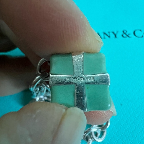 🔴Authentic TIFFANY & CO Blue Enamel Present Box Charm SS Link Bracelet🔴 - Picture 5 of 6